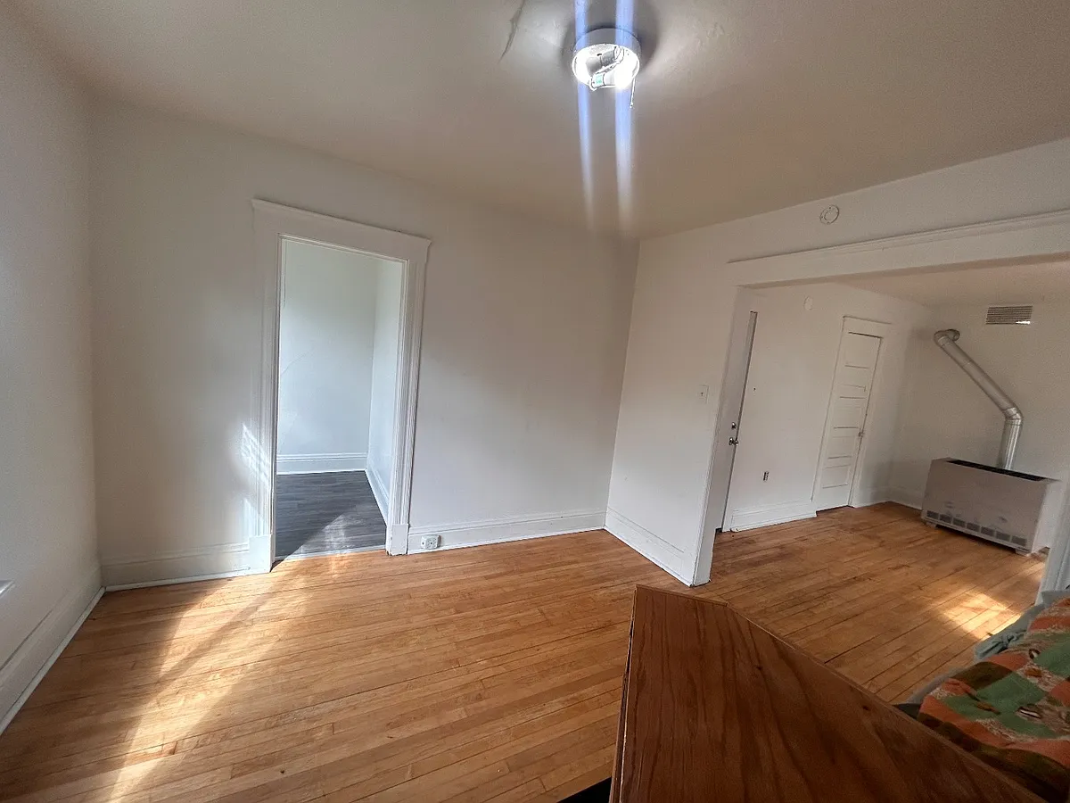 Unit Photo - 514 E 6th St