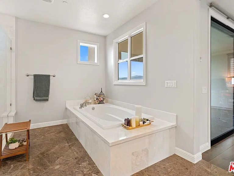 11925 N Ricasoli Way — Photo 27