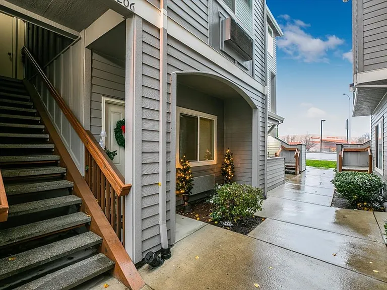 13409 NW Sherry St — Photo 24