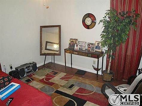 4th image of 114 Fannin Dr
