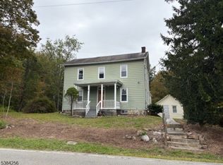 78 Mountain Lake Rd, Belvidere, NJ 07823