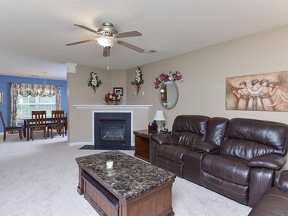 3rd image of 12 Sandalewood Ct
