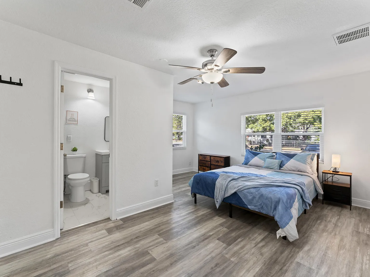 4 bed, 3.0 bath, 2000 sqft, $1,170 — Photo 1