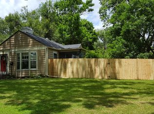 208 SW Country Club Dr, Topeka, KS 66611