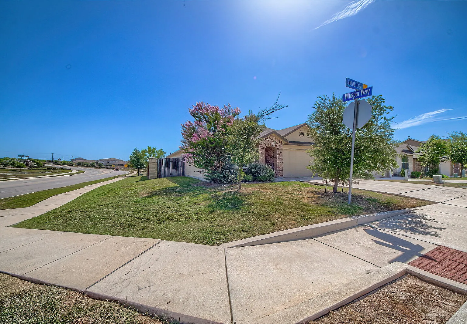 4 bed, 2.0 bath, 1906 sqft, $1,950 — Photo 2