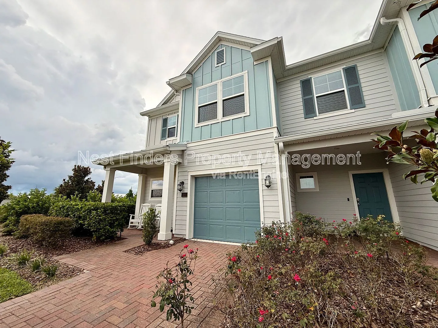 3 bed, 2.5 bath, 1750 sqft, $2,400 — Photo 2