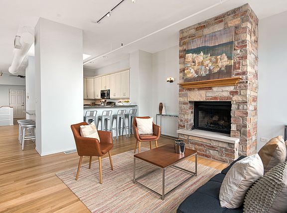 4th image of 1101 W Armitage Ave APT 208
