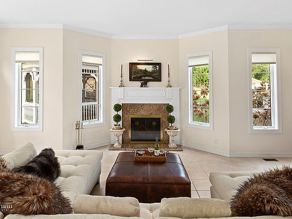3rd image of 4 Silver Springs Ct