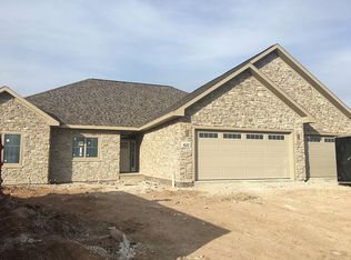 433 Royal Saint Pats Dr, Wrightstown, WI 54180