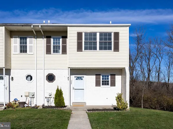 320 Carlyn Ct, Downingtown, PA 19335