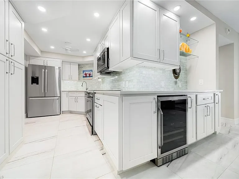 4001 Gulf Shore Blvd N #702 — Photo 17