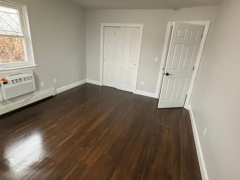 Karl Place Apartments — Photo 36
