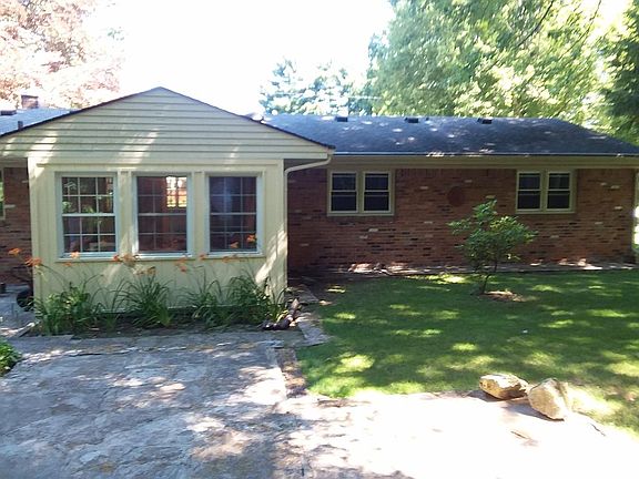 2nd image of 1091 Ashland Dr