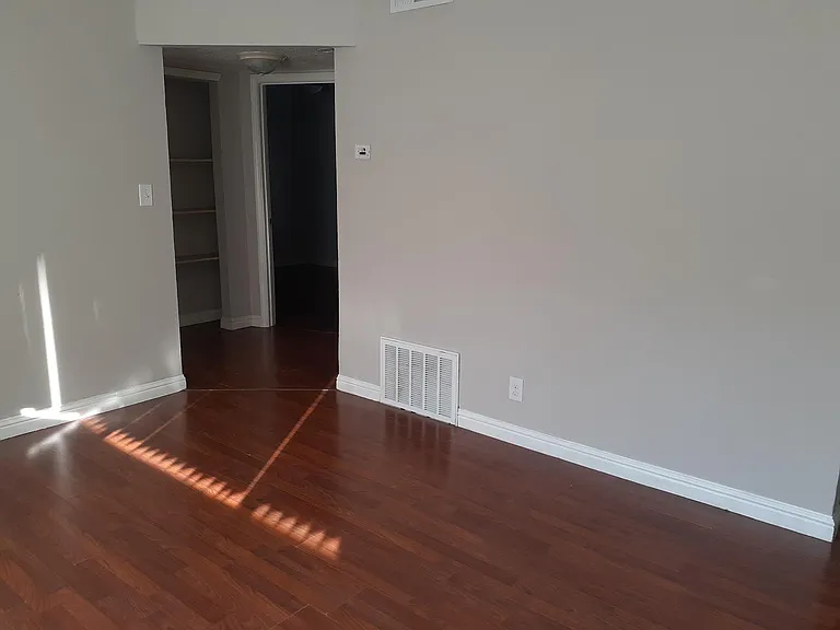 1527 N 55th Dr — Photo 16