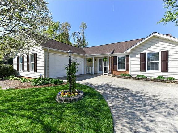 3rd image of 1323 Sherwood Dr