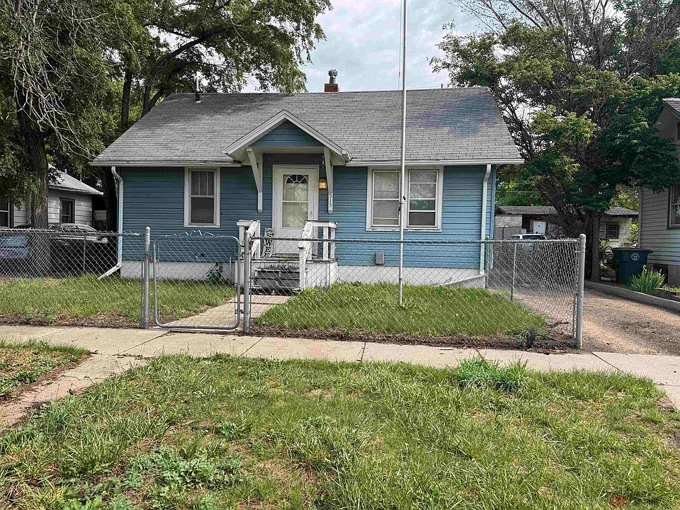 1st image of 515 E 11th St