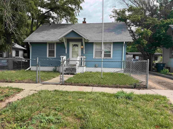 515 E 11th St, North Platte, NE 69101-8435