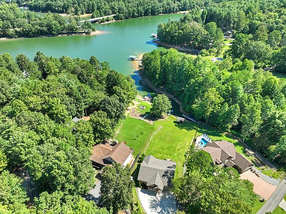 3rd image of 210 Twinbrook Dr