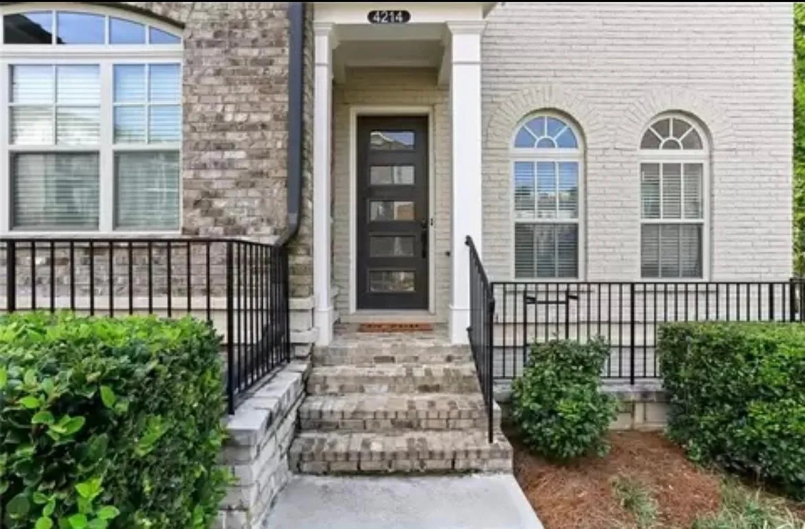 4214 Deming Cir — Photo 2