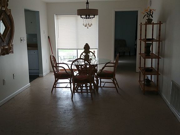 4th image of 434 Earl Ave