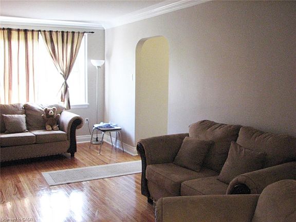5th image of 115 King St E