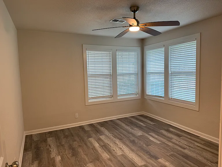 970 Peyton Dr — Photo 10
