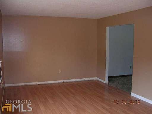 5th image of 90 Woodglen Dr