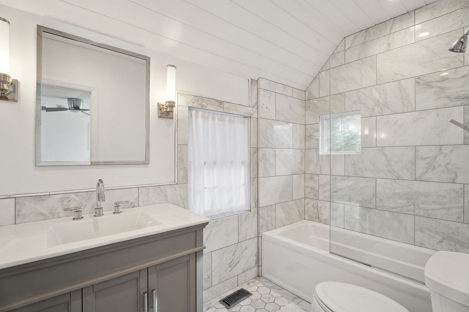  1st Floor Primary Bathroom