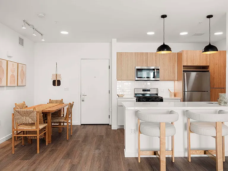 Eddy Redondo Residences — Photo 69