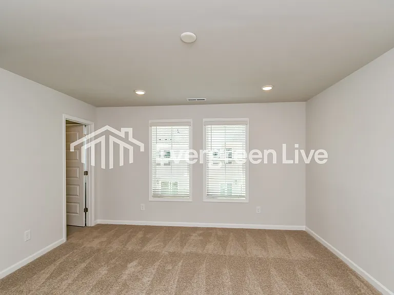 548 Hodge Rd — Photo 7