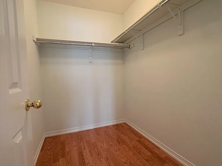 588 Hoover Park Dr — Photo 10