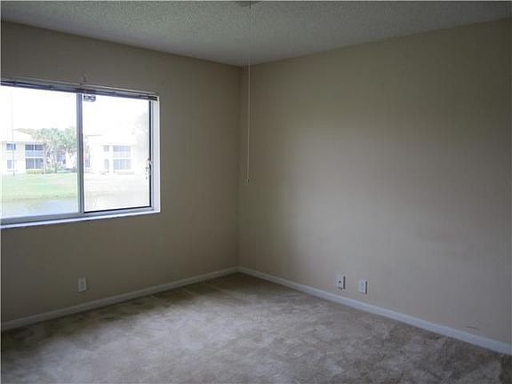 5th image of 1246 The Pointe Dr