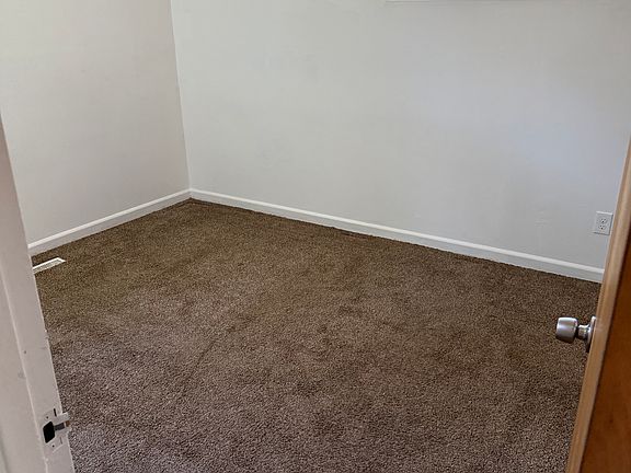 2nd image of 2380 Pineridge Ct