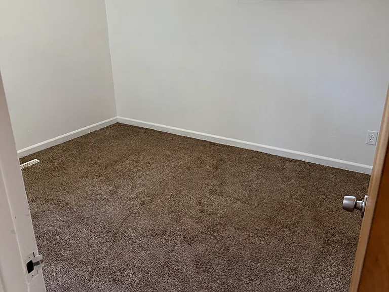 1555 Grove Rd — Photo 9