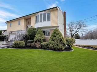 1 Meredith Ct, Plainview, NY 11803