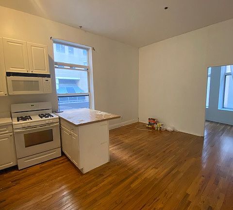 4th image of 21 Maiden Ln APT 3D