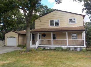 133 Abner Dr, Holtsville, NY 11742