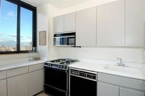 Rented by Douglas Elliman | media 31