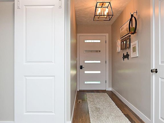 3rd image of 1400 Paddock Ln