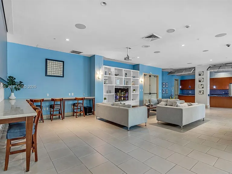 2000 N Bayshore Dr #909 — Photo 31