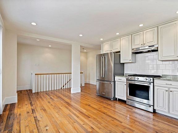3rd image of 29 Sackville St #29