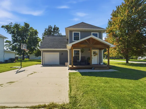 335 NW Lynn Ave, Earlham, IA 50072