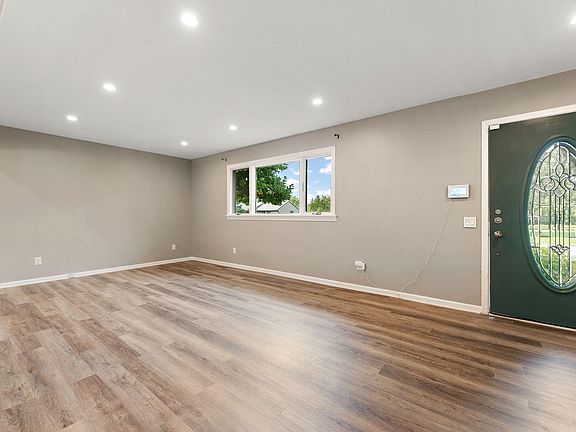 4th image of 13667 W 89th Pl
