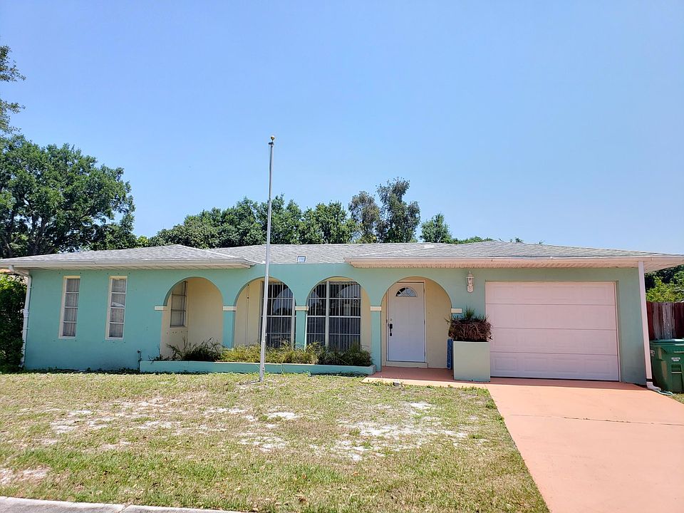1st image of 248 NE Solida Dr