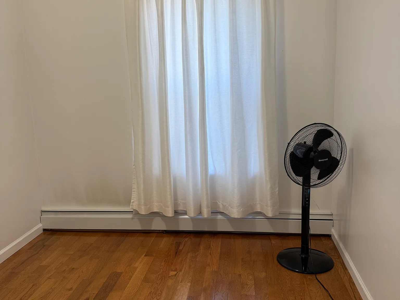 4 bed, 1000 sqft, $3,200 — Photo 3