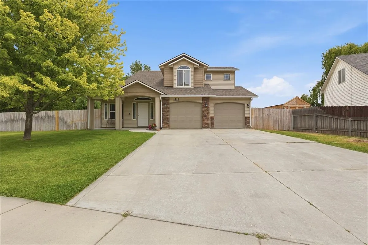 4 bed, 2.5 bath, 1611 sqft, $2,650 — Photo 2
