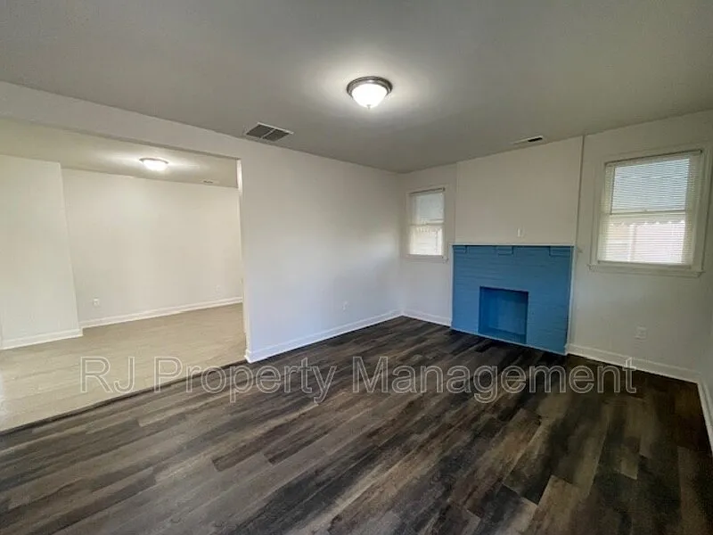 3 bed, 1.0 bath, 1298 sqft, $1,195 — Photo 4