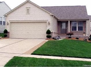1587 Pebble Beach Dr, Pontiac, MI 48340