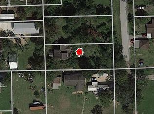 118 S 10th St, Highlands, TX 77562