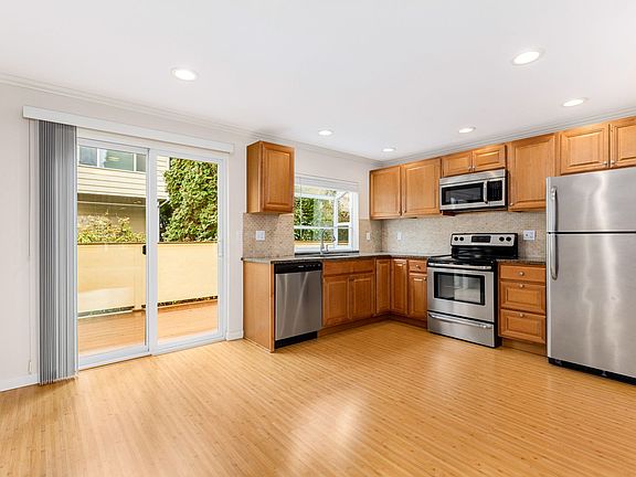 4th image of 11802 98th Ave NE #B7